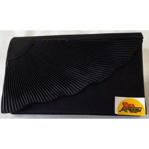BORSETTA POCHETTE  in raso nero  plisettato  con tracolla  / donna